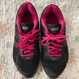 Nike Dart 9 Black & Fushia